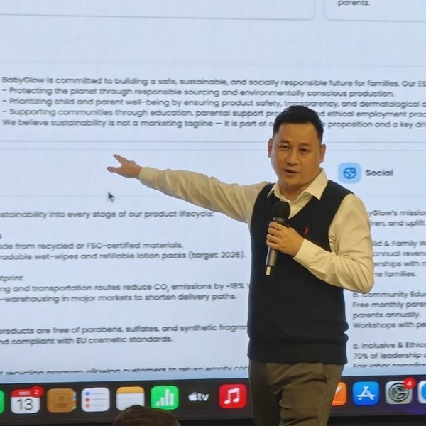 Wayne Fun presenting at a BizPal event
